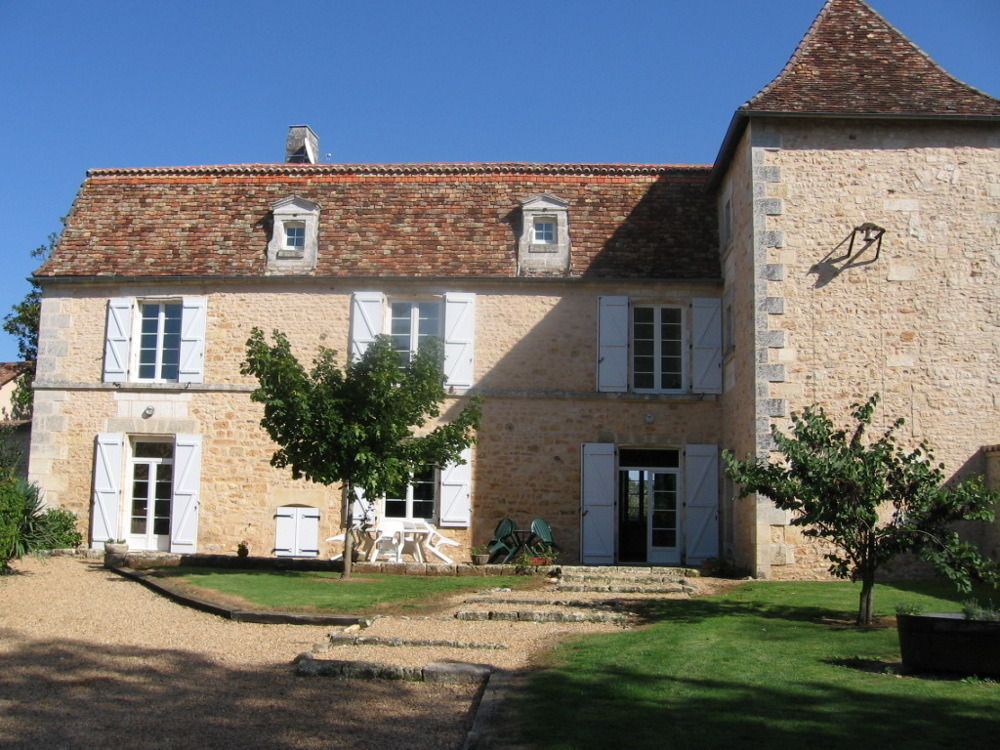 La fa&ccedil;ade du g&icirc;te