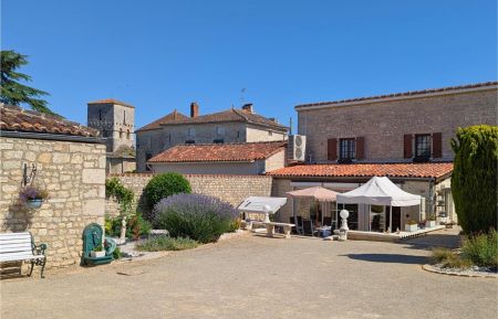 G&icirc;te n&deg;16G1009 Val-de-Bonnieure - Charente - Fa&ccedil;ade du g&icirc;te 