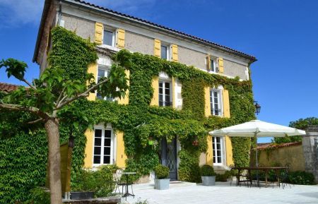 G&icirc;te n&deg;16G40723 &Eacute;challat - Charente - Fa&ccedil;ade du G&icirc;te Hamac 