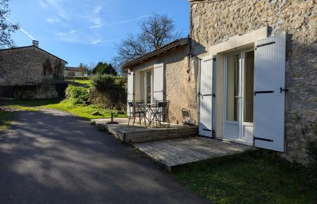G&icirc;te n&deg;16G5017 Torsac - Charente - Fa&ccedil;ade du g&icirc;te 