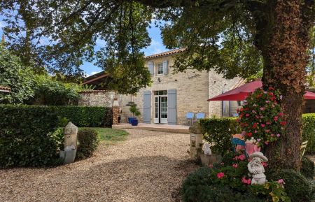 G&icirc;te n&deg;16G6022 Jauldes - Charente - Fa&ccedil;ade du g&icirc;te 