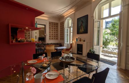 City Break n&deg;16G6057 Angoul&ecirc;me - Charente - S&eacute;jour avec cuisine int&eacute;gr&eacute;e, salle &agrave; manger et coin salon