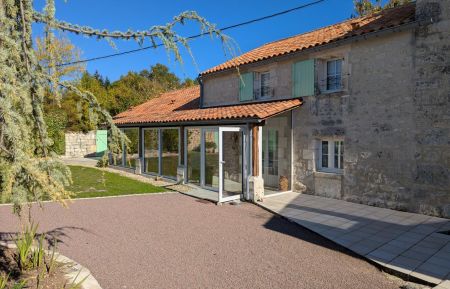 G&icirc;te n&deg;16G60643 Dirac - Charente - photo