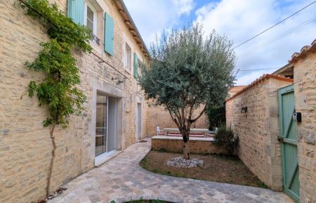 G&icirc;te n&deg;16G10852 Coulonges - Charente - G&icirc;te 6 pers. avec sa cour close privative