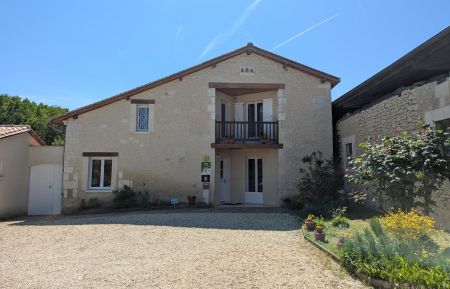 Façade du gîte Gîte n°16G3085 Laprade - Charente - Façade du gîte