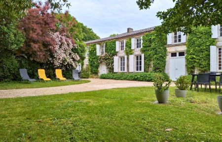 G&icirc;te n&deg;16G40511 Bellevigne - Charente - Fa&ccedil;ade du g&icirc;te 