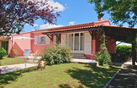 G&icirc;te n&deg;16G6038 Vindelle - Charente - Fa&ccedil;ade du g&icirc;te 