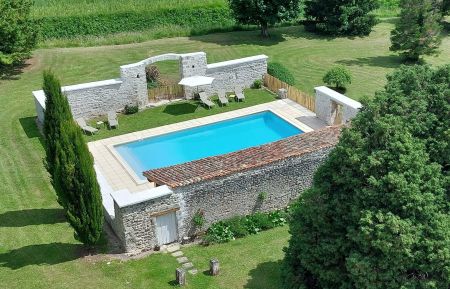 La piscine privative Gîte n°16G6050 Dignac - Charente - La piscine privative