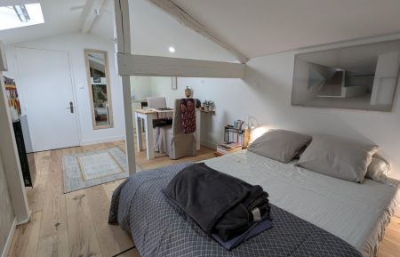 Studio avec coin cuisine et repas, espace nuit et salle d'eau avec wc. Gîte n°16G6056 Soyaux - Charente - Studio avec coin cuisine et repas, espace nuit et salle d'eau avec wc.
