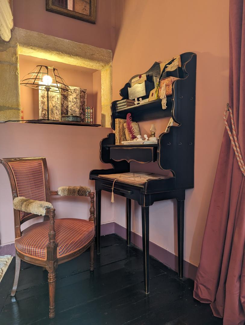 3ème étage : Chambre d?Écriture avec lit de 150x200, et salle d'eau avec wc privés photo 15