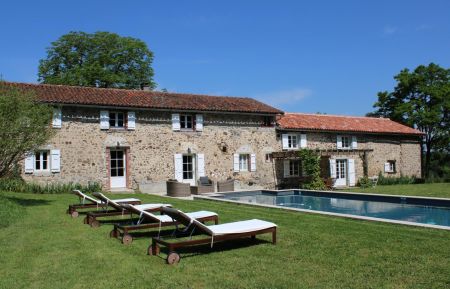 G&icirc;te n&deg;16G20662 Esse - Charente - photo