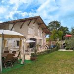 Jardin privatif non clos de 500m&sup2; et terrasse de  60m&sup2; avec de nombreux salons de jardin