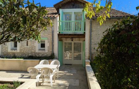 G&icirc;te n&deg;16G60641 Dirac - Charente - Espace exterieur privatif avec terrasse et salon de jardin 