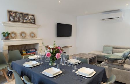 Séjour avec espace repas, coin salon/TV Gîte n°16G4112 Saint-Simon - Charente - Séjour avec espace repas, coin salon/TV