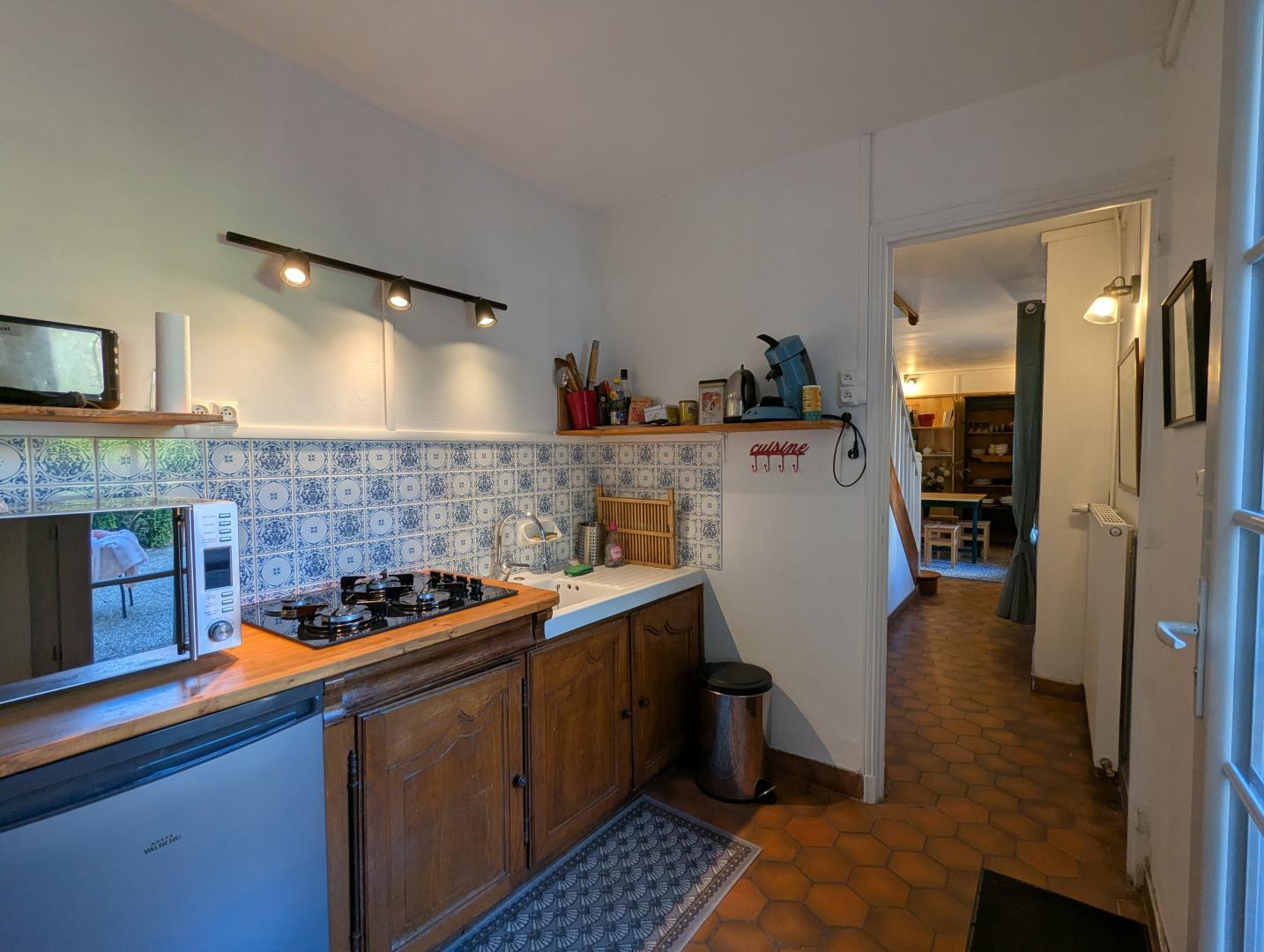 Appartement "Côté jardin" : kitchenette aménagée photo 24