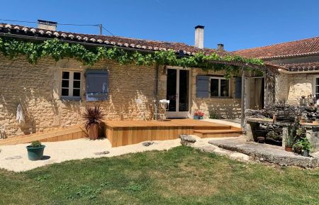 G&icirc;te n&deg;16G3107 Ronsenac - Charente - Terrasse du g&icirc;te