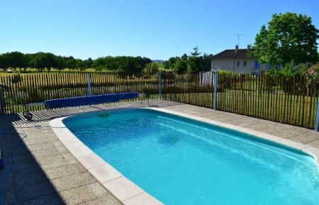 G&icirc;te n&deg;16G3093 Curac - Charente - Piscine privative (7x3,5 m) 