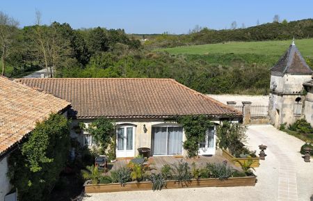 Terrasse de 50m² privée avec salon de jardin et plancha Gîte n°16G4019 Val-de-Cognac - Charente - Terrasse de 50m² privée avec salon de jardin et plancha
