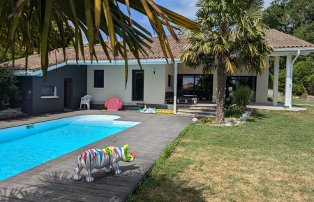 City Break n&deg;16G6062 Soyaux - Charente - G&icirc;te 10 pers. avec piscine privative 