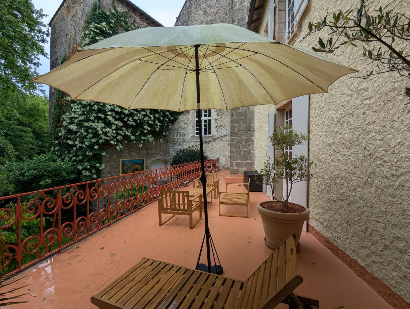 Terrasse privative de 80 m² de la chambre médiévale photo 39