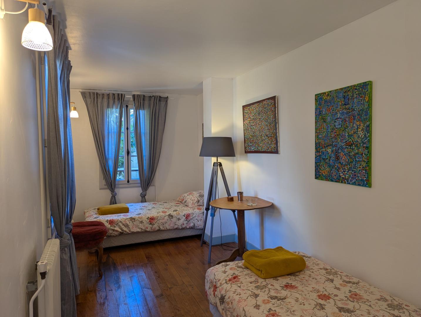 Appartement "Côté jardin" : chambre enfants avec 2 lits 90x190 photo 36
