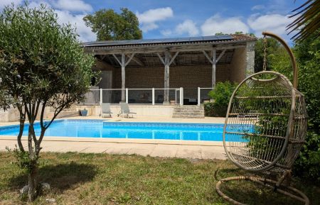 G&icirc;te n&deg;16G5056 Chadurie - Charente - G&icirc;te 5 pers. avec jardin clos privatif et acc&egrave;s piscine 