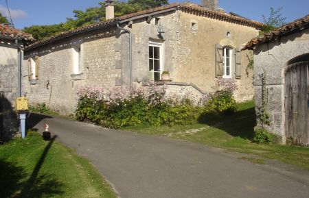 G&icirc;te n&deg;16G30583 Sainte-Souline - Charente - photoAutomne