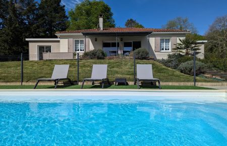 G&icirc;te n&deg;16G3009 Oriolles - Charente - G&icirc;te 8 pers. avec piscine privative et vue sur la campagne