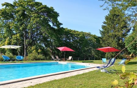 G&icirc;te n&deg;16G30583 Sainte-Souline - Charente - Piscine 6x12 m &agrave; partager, avec nage &agrave; contre-courant et cl&ocirc;ture + volet roulant 