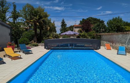 G&icirc;te n&deg;16G40392 Ch&acirc;teaubernard - Charente - A partager : piscine chauff&eacute;e (10 x 5 m, avec barri&egrave;re de protection) en Juillet et Ao&ucirc;t