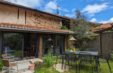 Terrasse sur le patio fleuri de 50 m² Chambre d'hôtes n°16G9214 Saint-Quentin-sur-Charente - Charente - Terrasse sur le patio fleuri de 50 m²